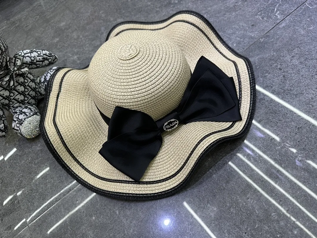 普拉达 爆款蝴蝶结