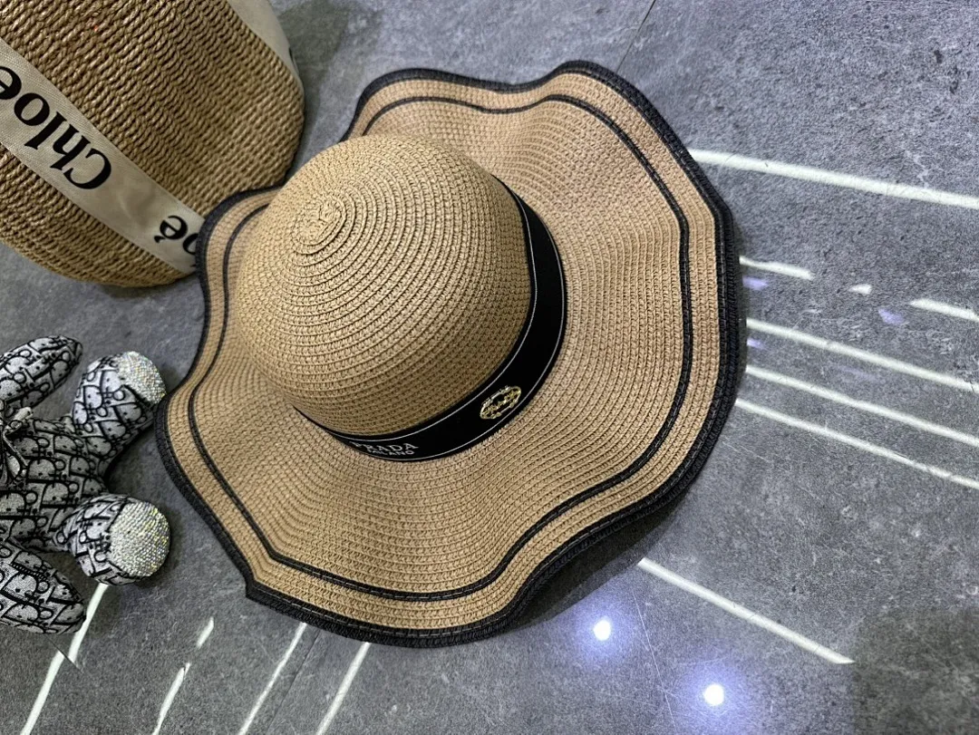 普拉达爆款蕾丝波浪边大檐帽