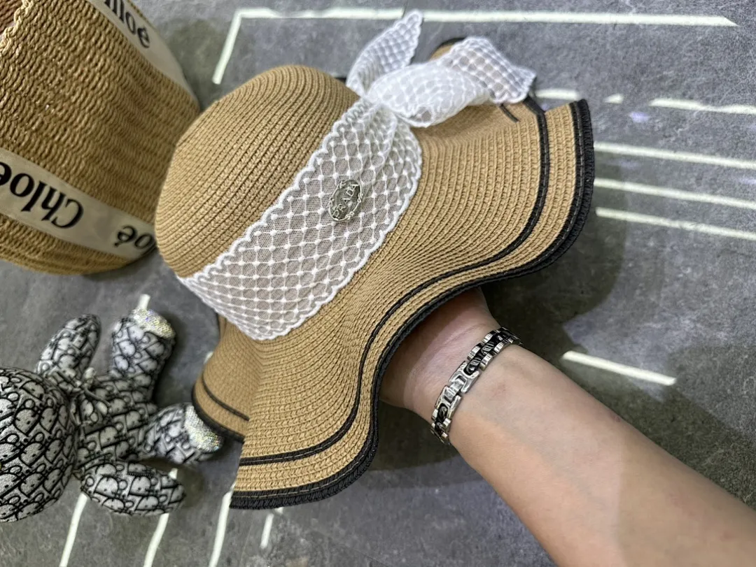 普拉达爆款蕾丝波浪边大檐帽