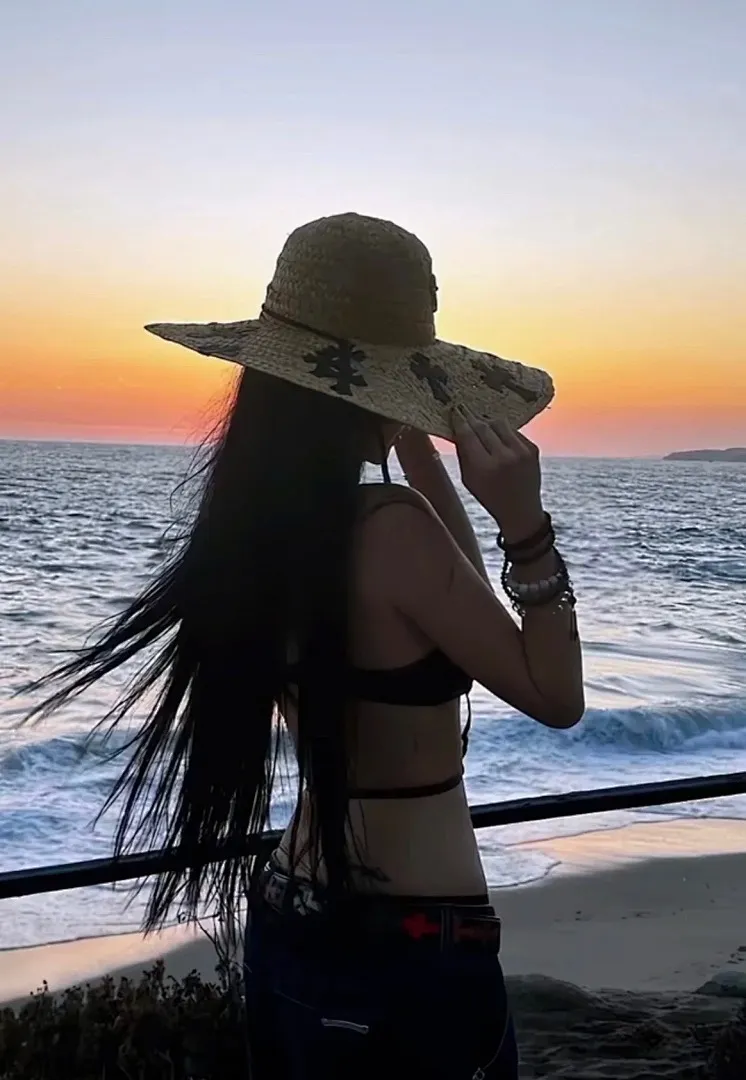 跑量🉐115 定制款,不退换! 上新ꫛꫀꪝ ❥—— 🆕超赞克罗心十字架麦秆草大边盆帽 🪄少量现货 赶快报单 🖤出游度假拍照必备单品 📸超级出片