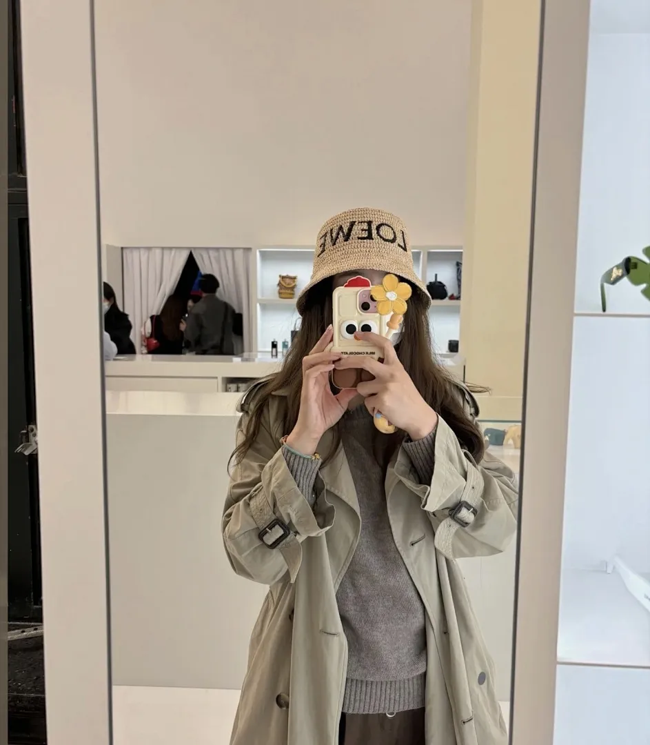 Loewe/罗意威 春夏新品草编帽🎩 【升级版❗️今年重工提升采用进口细小拉菲草 编织而成 ， 买过拉菲草帽的宝们应该都知拉菲草材料越细成本就越贵。】 进口拉菲草草帽 标志性字母logo设计 很修