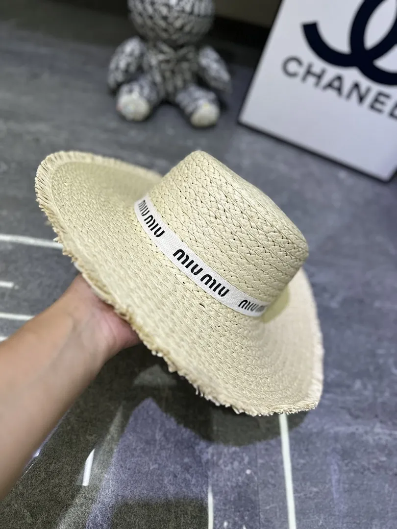 Miumiu 爆款编织大檐平顶帽