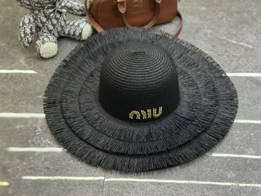 Miumiu 爆款裙边大檐帽