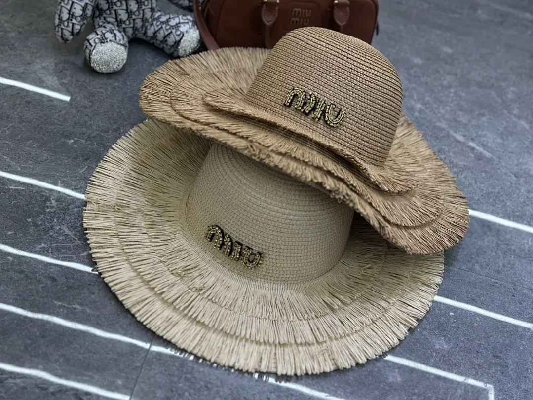 Miumiu 爆款裙边大檐帽