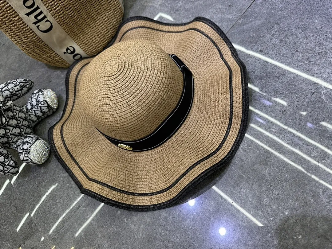 普拉达爆款蕾丝波浪边大檐帽