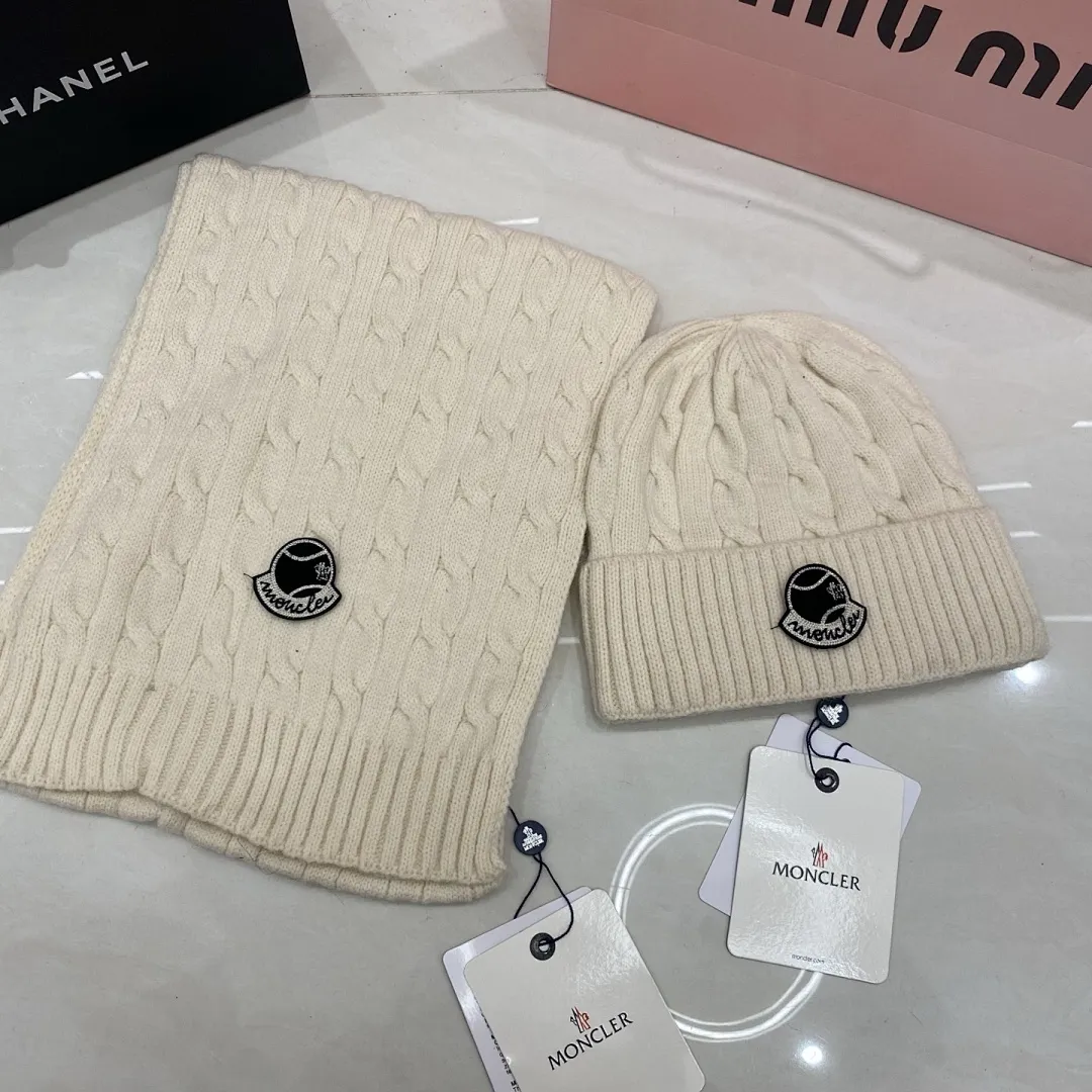 Moncler羊绒套装:围巾🧣/羊绒针织帽