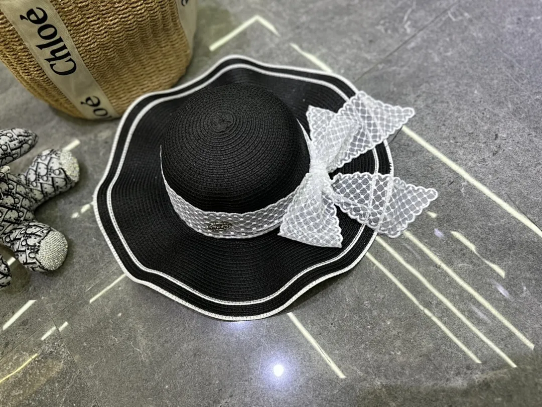 普拉达爆款蕾丝波浪边大檐帽