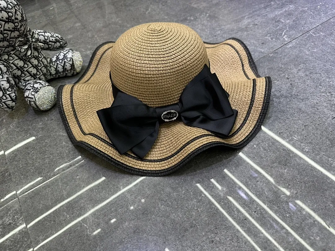 普拉达 爆款蝴蝶结