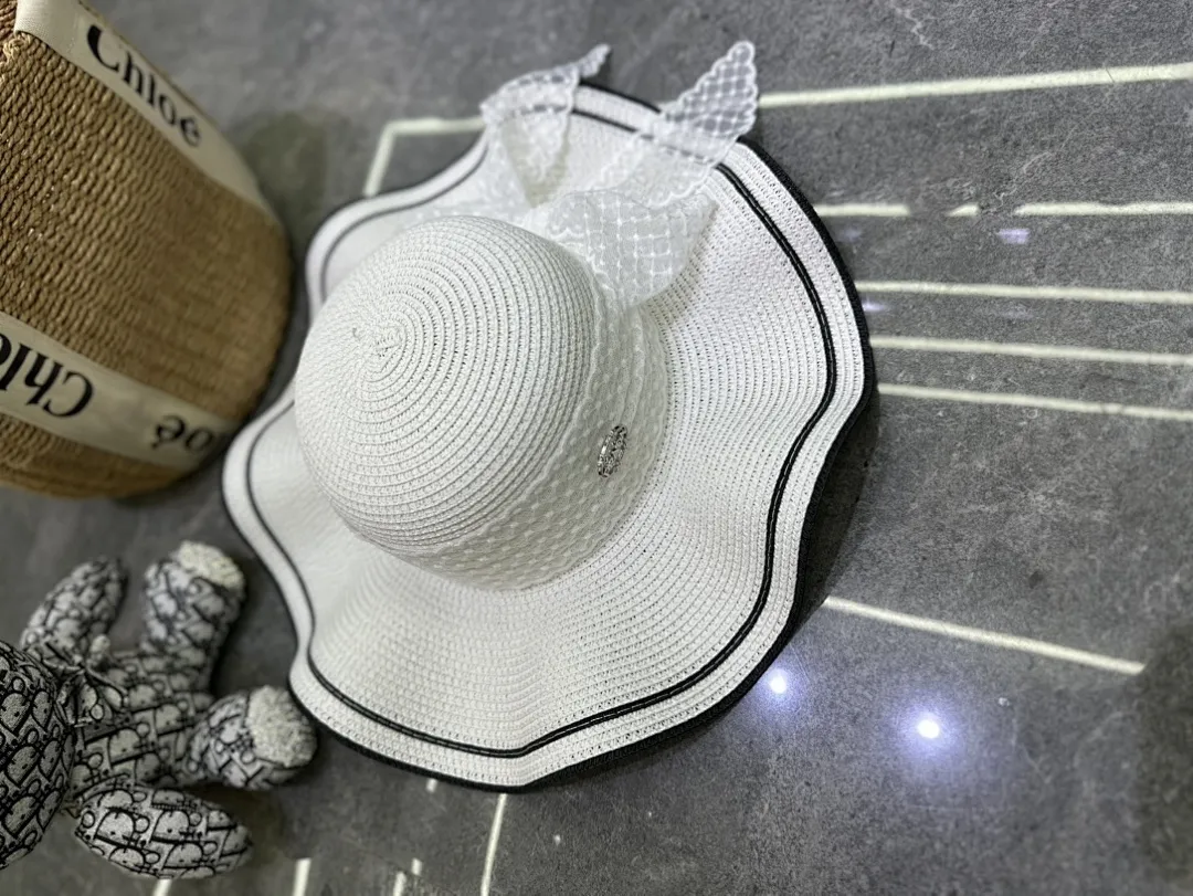 普拉达爆款蕾丝波浪边大檐帽