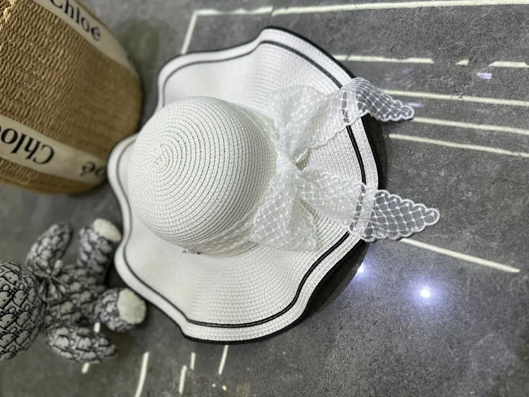 普拉达爆款蕾丝波浪边大檐帽