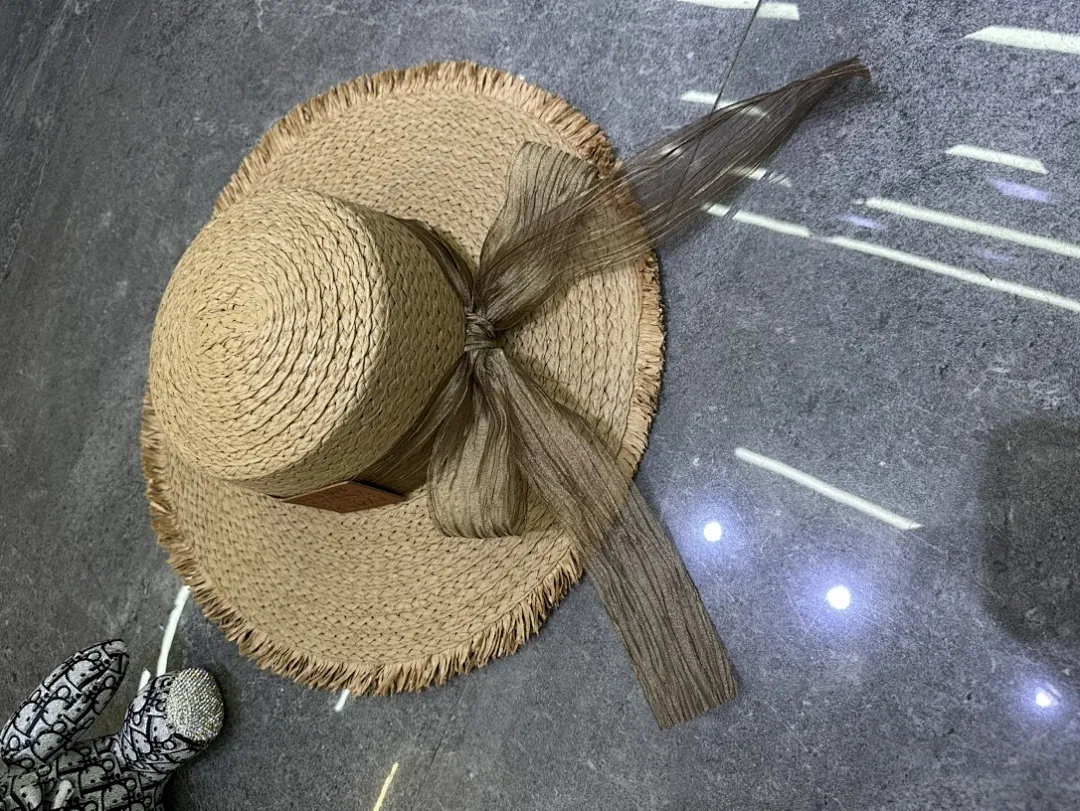 罗意威爆款草编磨毛平顶帽