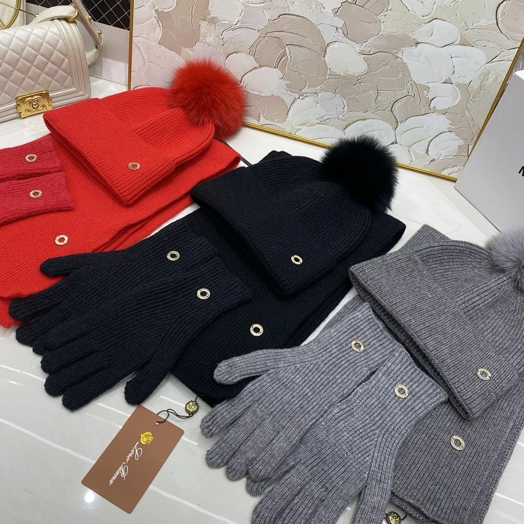 LP 三件套 羊绒针织帽(狐狸毛球)+围巾🧣+手套🧤 详情