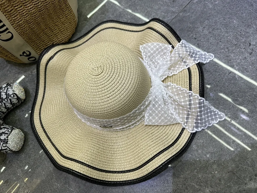 普拉达爆款蕾丝波浪边大檐帽
