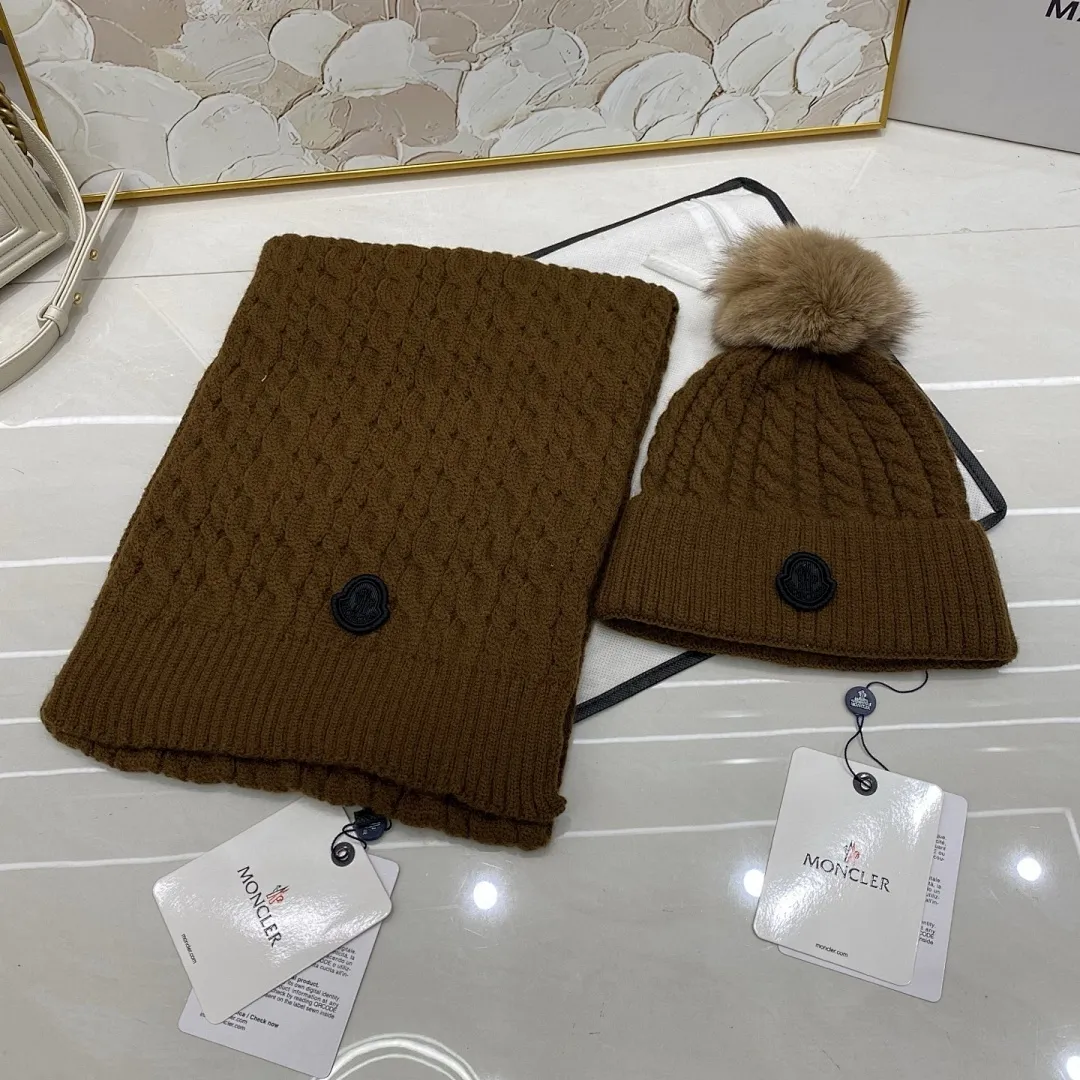Moncler 两件套 羊绒针织帽搭配狐狸毛球+围巾🧣