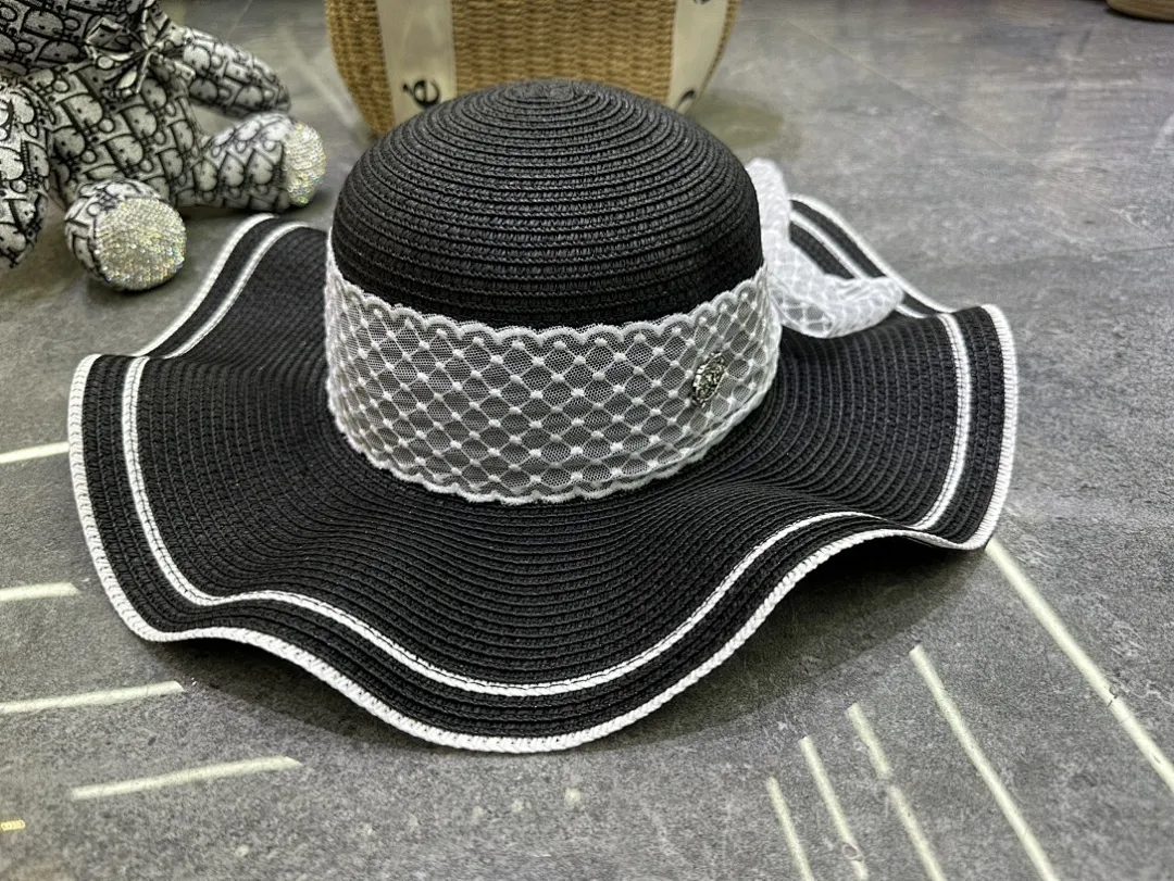 普拉达爆款蕾丝波浪边大檐帽
