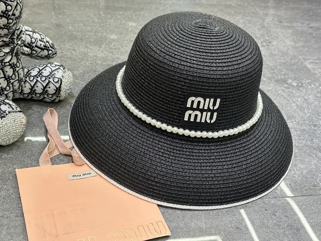 Miumiu 爆款珍珠logo灯罩帽
