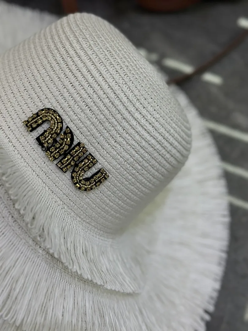 Miumiu 爆款裙边大檐帽