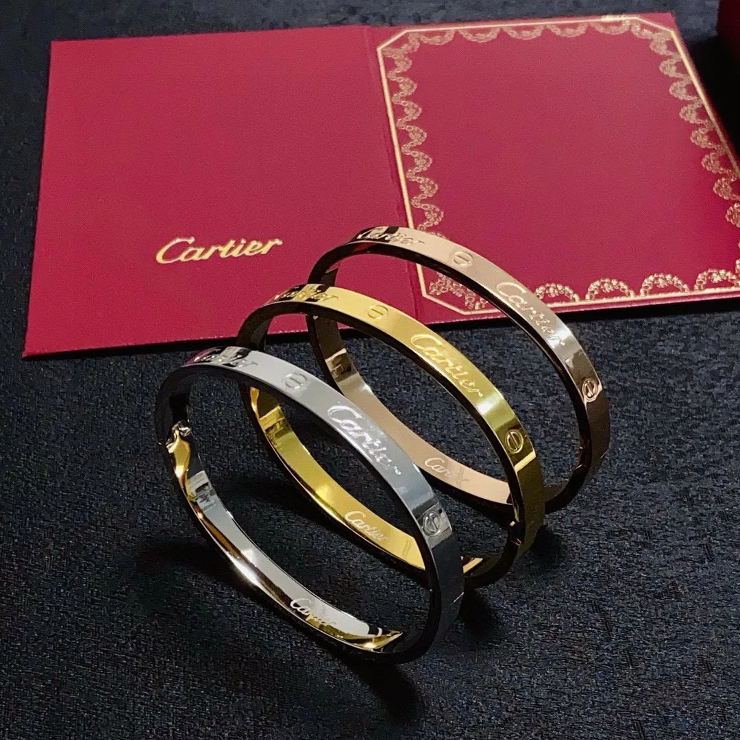 ¥50 👑Cartier 卡地亚官网最新发布 👉🏻火爆窄版细款中号手镯💥进口精工保色18k💯高端定制👈🏻🙈🙈🙈顶级工艺 专柜logo刻字清晰 360度无死角!😘全新的窄版设计 更显精致~如此美物 你必须拥有💋超级显白👍