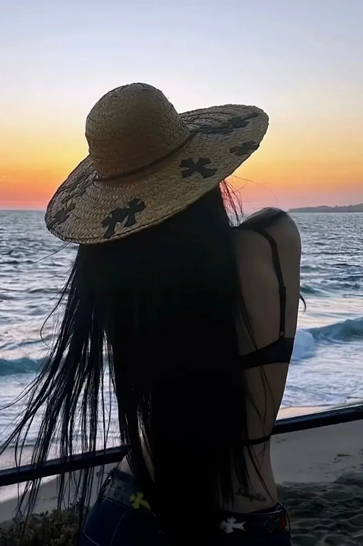 跑量🉐115 定制款，不退换！ 上新ꫛꫀꪝ ❥—— 🆕超赞克罗心十字架麦秆草大边盆帽 🪄少量现货 赶快报单 🖤出游度假拍照必备单品 📸超级出片