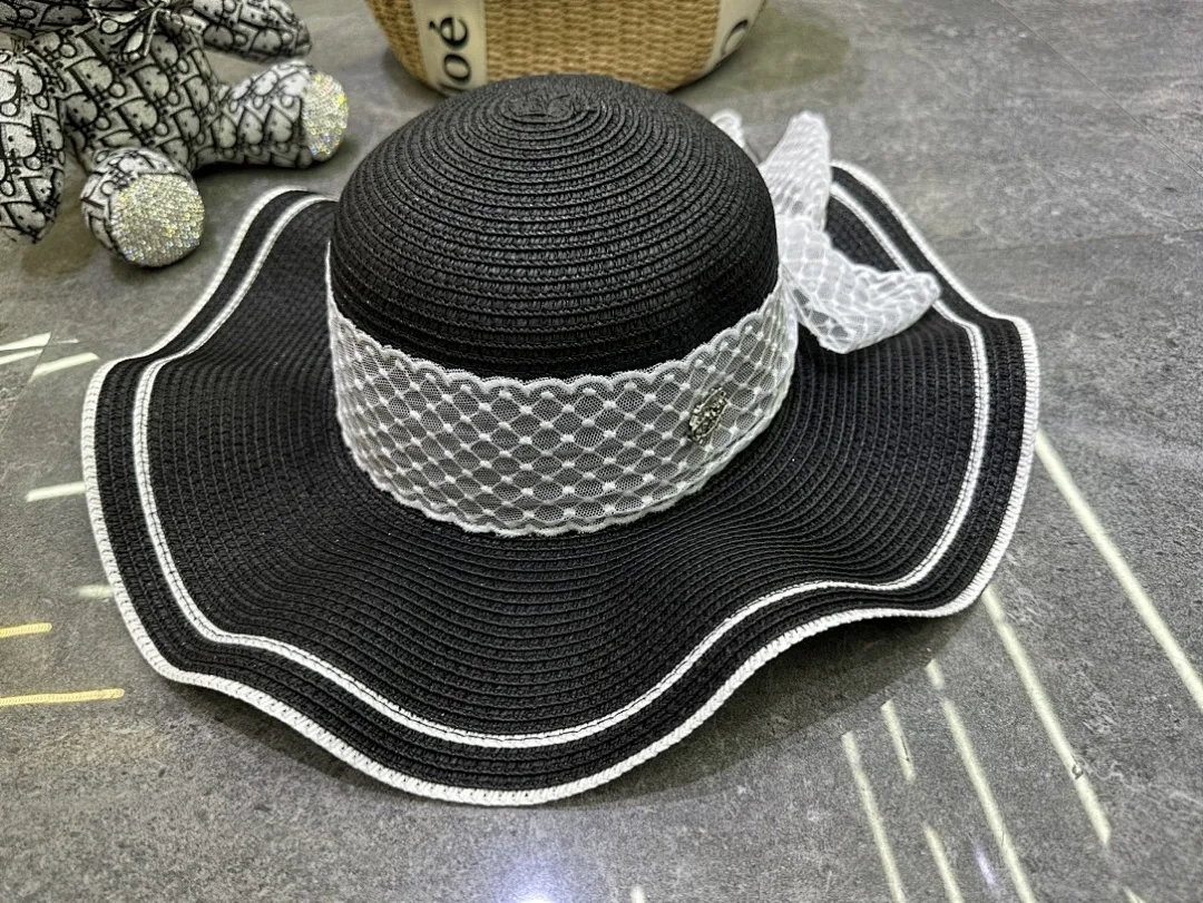 普拉达爆款蕾丝波浪边大檐帽