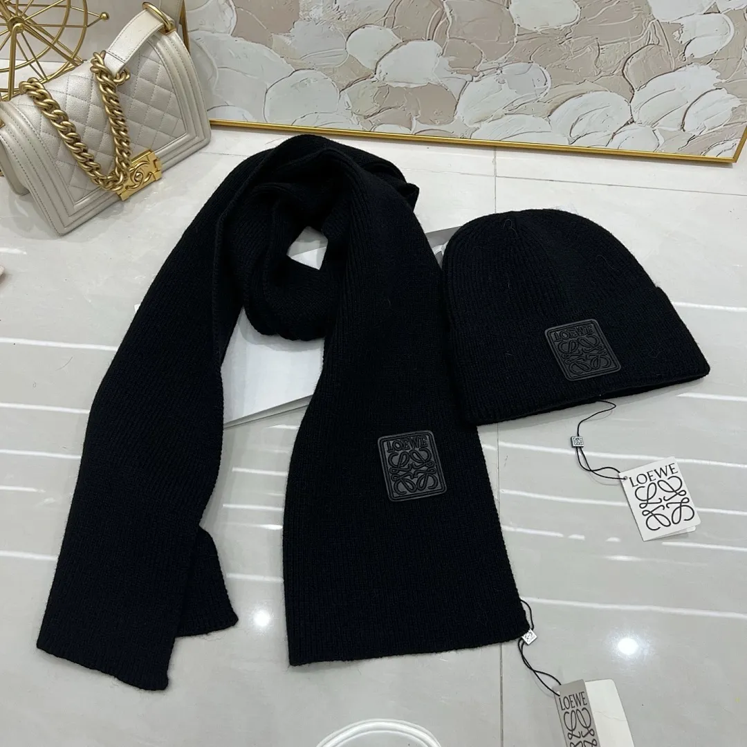 Loewe 羊绒针织帽+围巾🧣