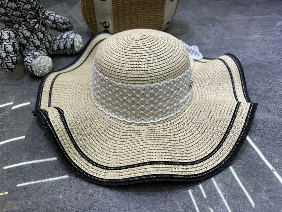 普拉达爆款蕾丝波浪边大檐帽