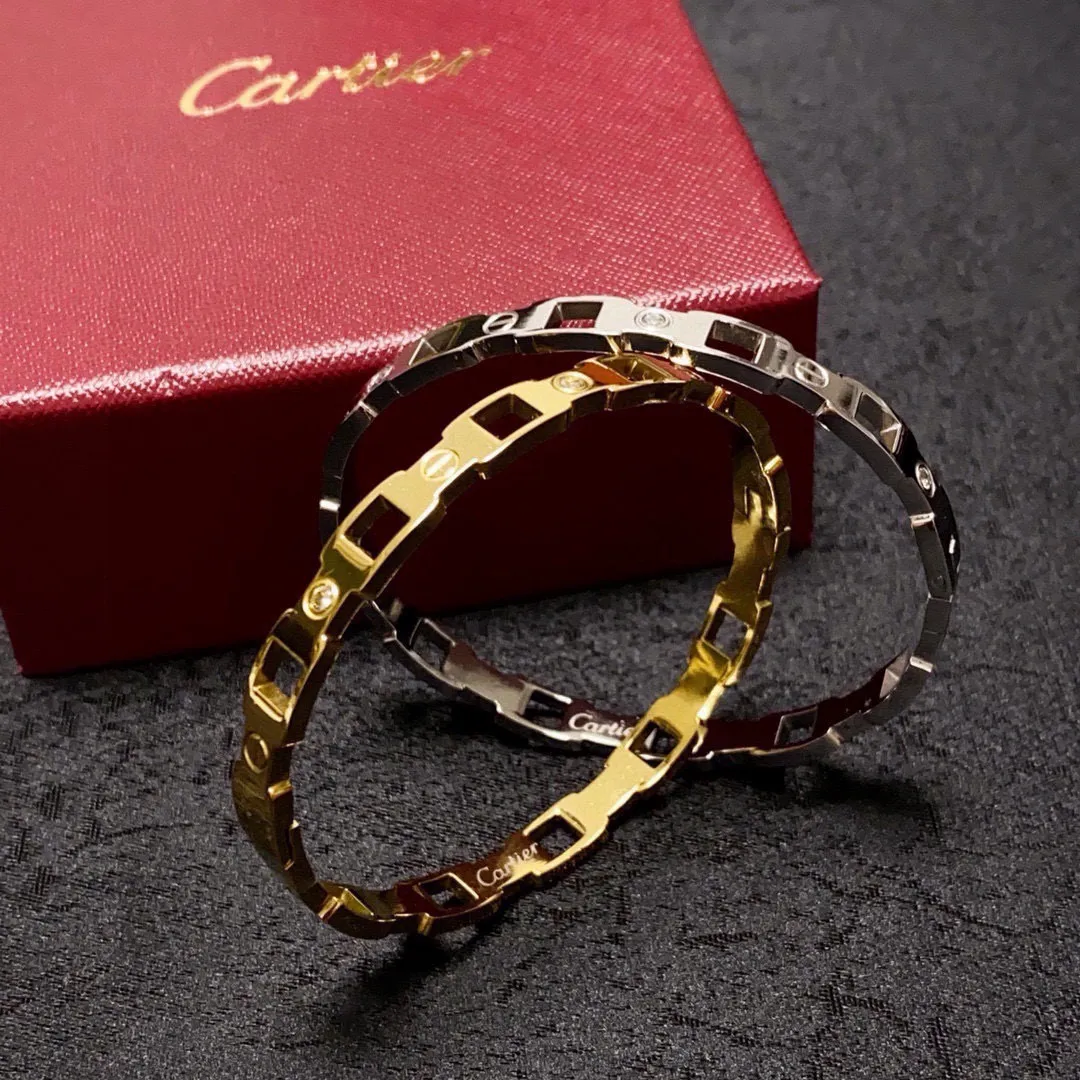&yen;50 👑Cartier 卡地亚官网最新发布 👉🏻火爆窄版细款手镯💥进口精工保色18k💯高端定制👈🏻🙈🙈🙈顶级工艺 专柜logo刻字清晰 360度无死角！😘全新的窄版设计 更显精致～如此美物 你必须拥有💋超级显白👍