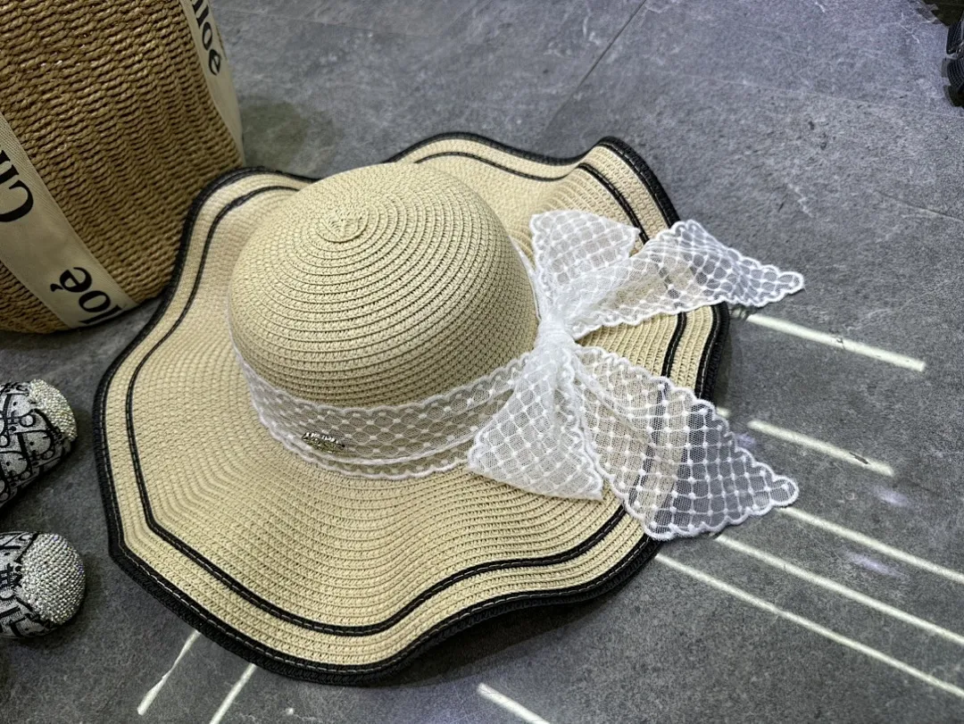 普拉达爆款蕾丝波浪边大檐帽