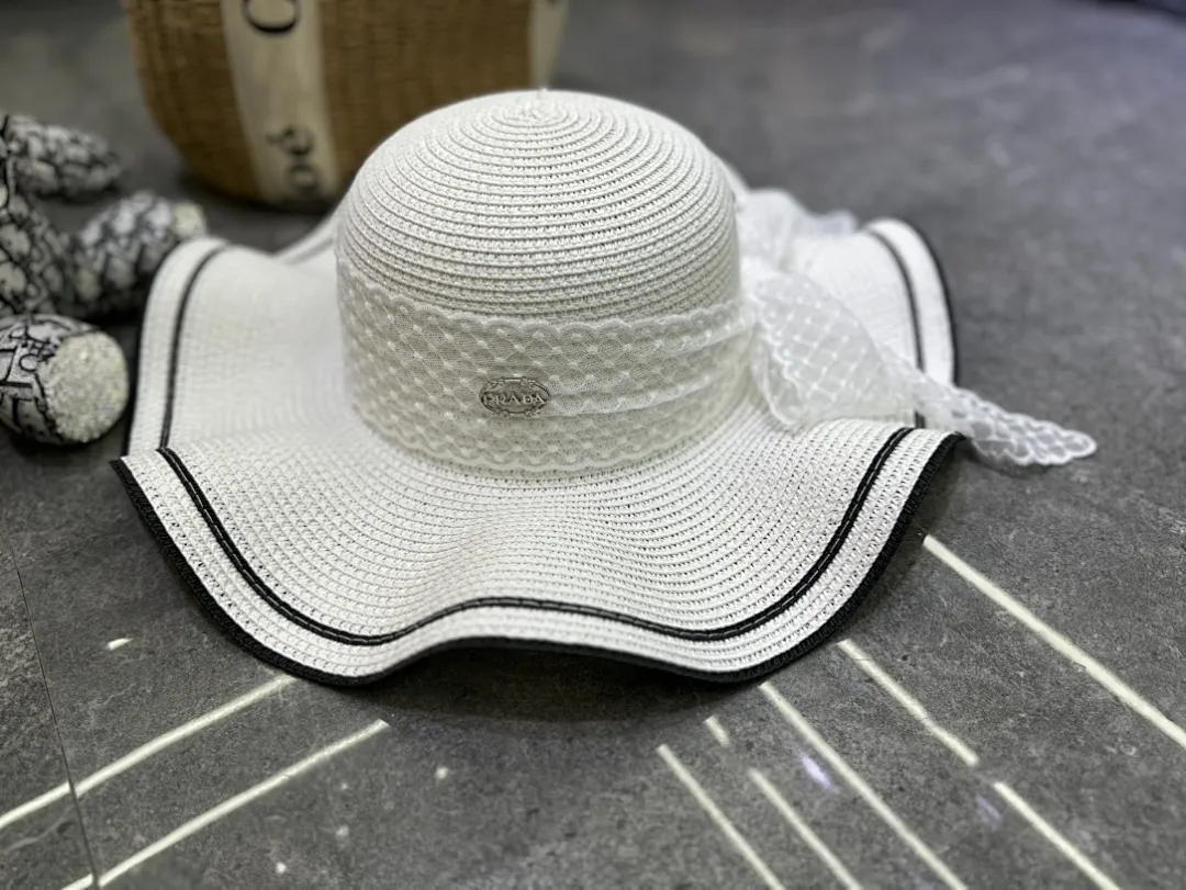 普拉达爆款蕾丝波浪边大檐帽