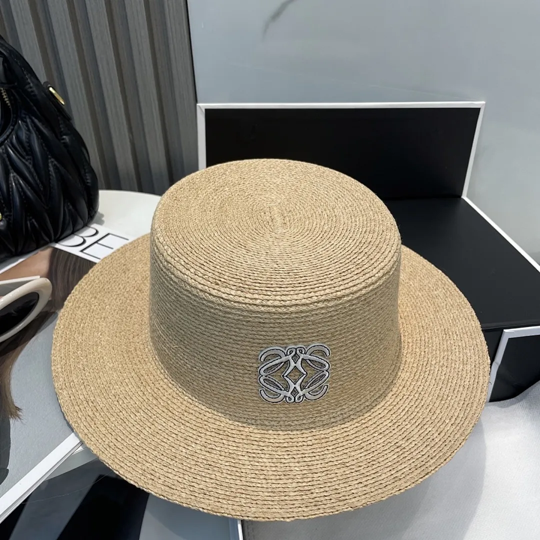 Loewe罗意威 2025新款拉菲草帽，纯手工钩织，产量极少，重工打造，专柜同款，头围57cm