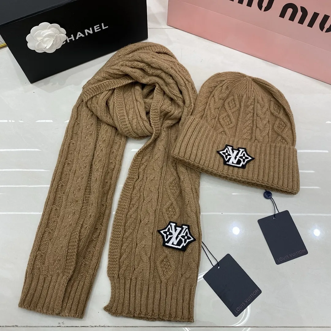 Lv 羊绒套装:围巾🧣/羊绒针织帽