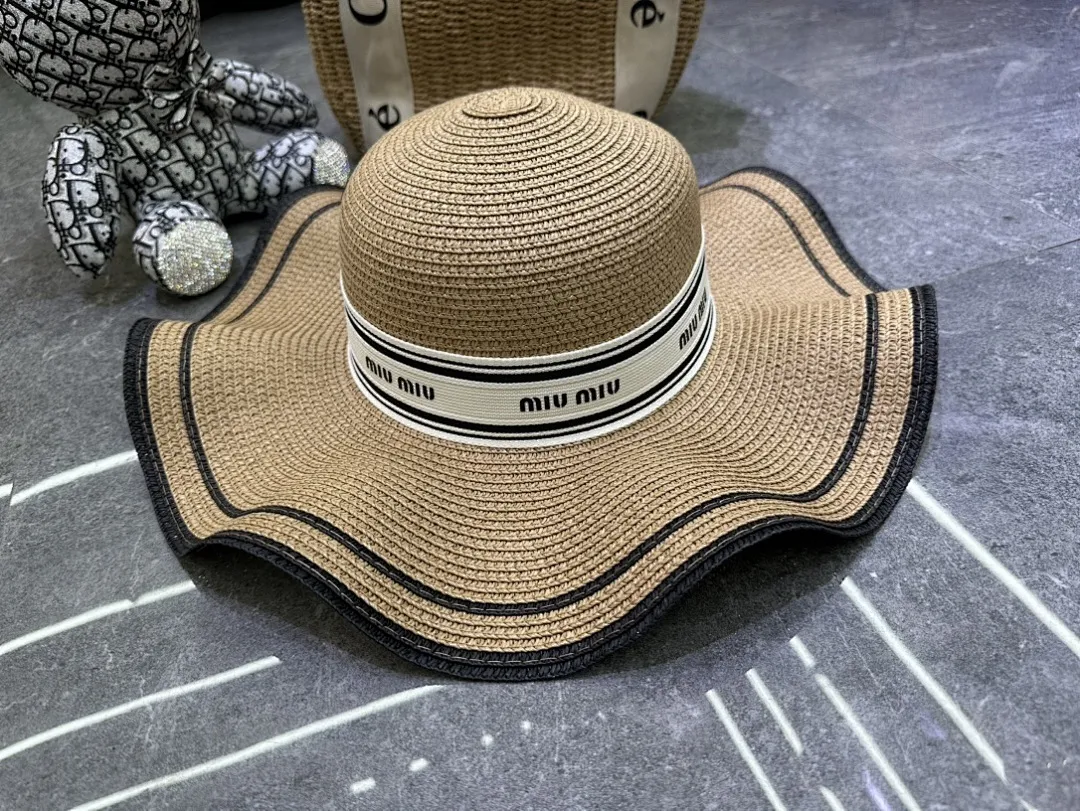 Miumiu 爆款蕾丝波浪边大檐帽