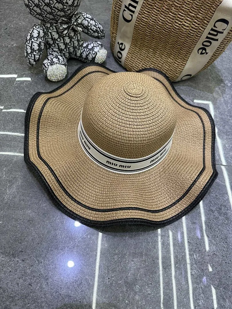 Miumiu 爆款蕾丝波浪边大檐帽