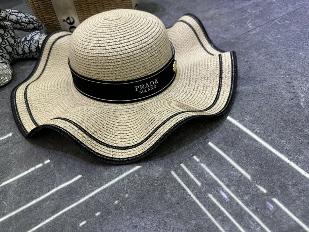 普拉达爆款蕾丝波浪边大檐帽