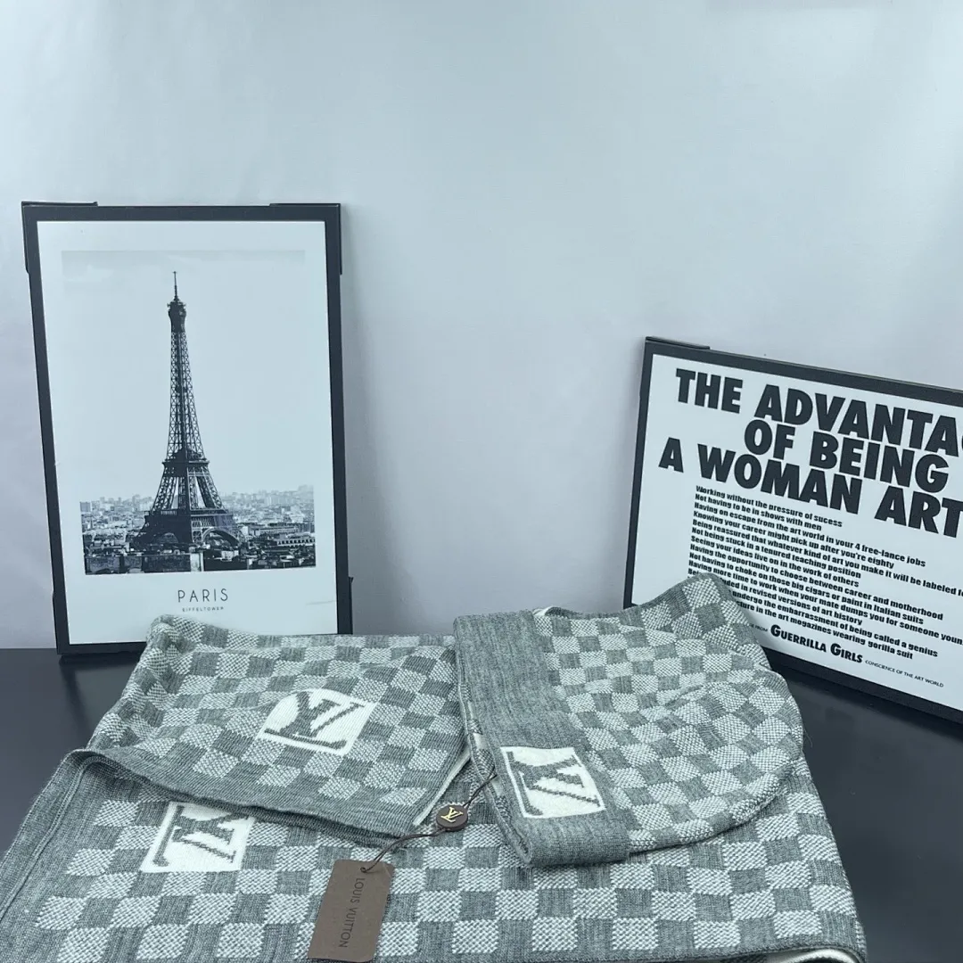 L家 【羊毛套装帽子-帽子➕围巾】经典套装帽子！成分：70%羊毛➕30%兔毛。