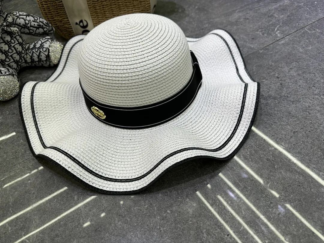 普拉达爆款蕾丝波浪边大檐帽