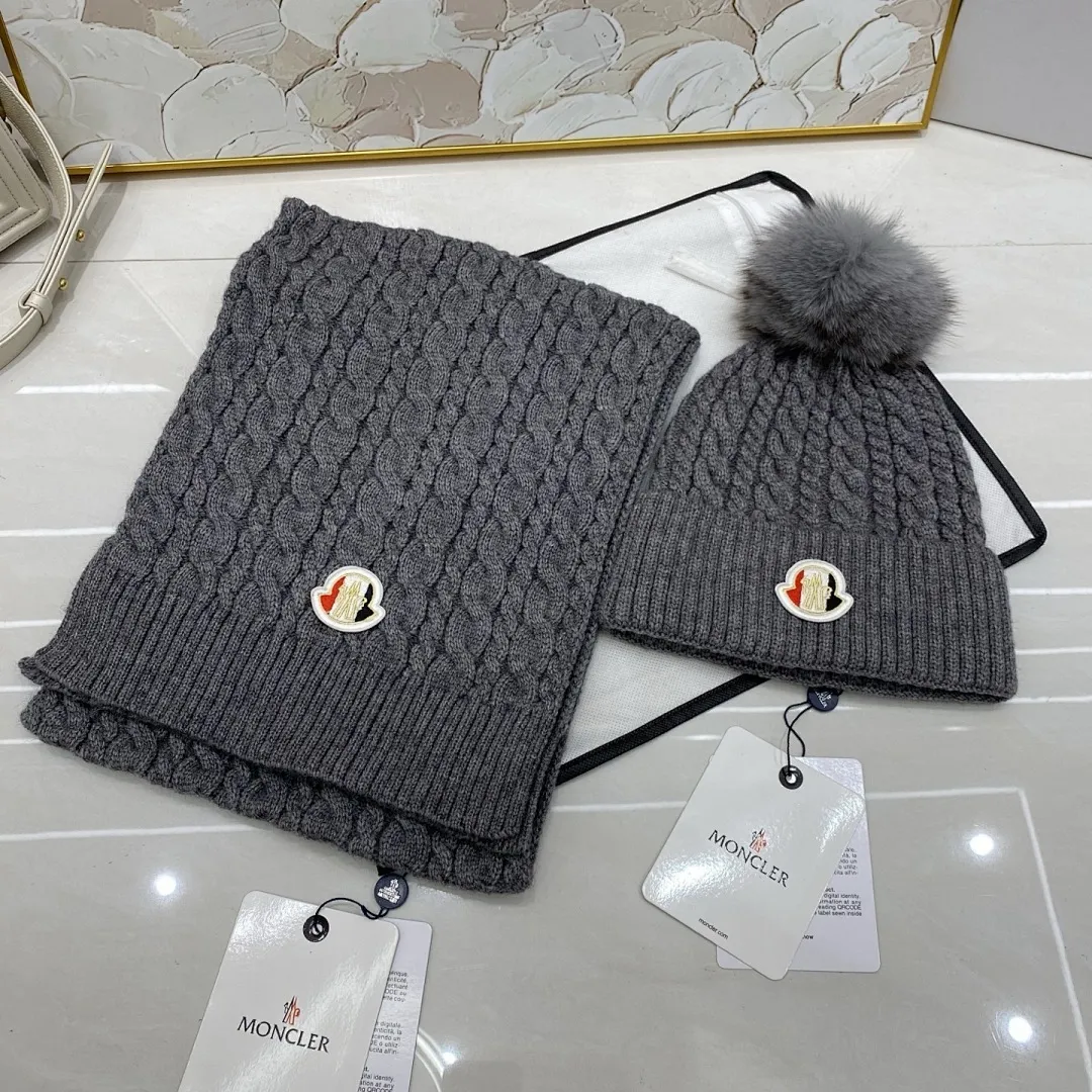 Moncler 两件套 羊绒针织帽搭配狐狸毛球+围巾🧣