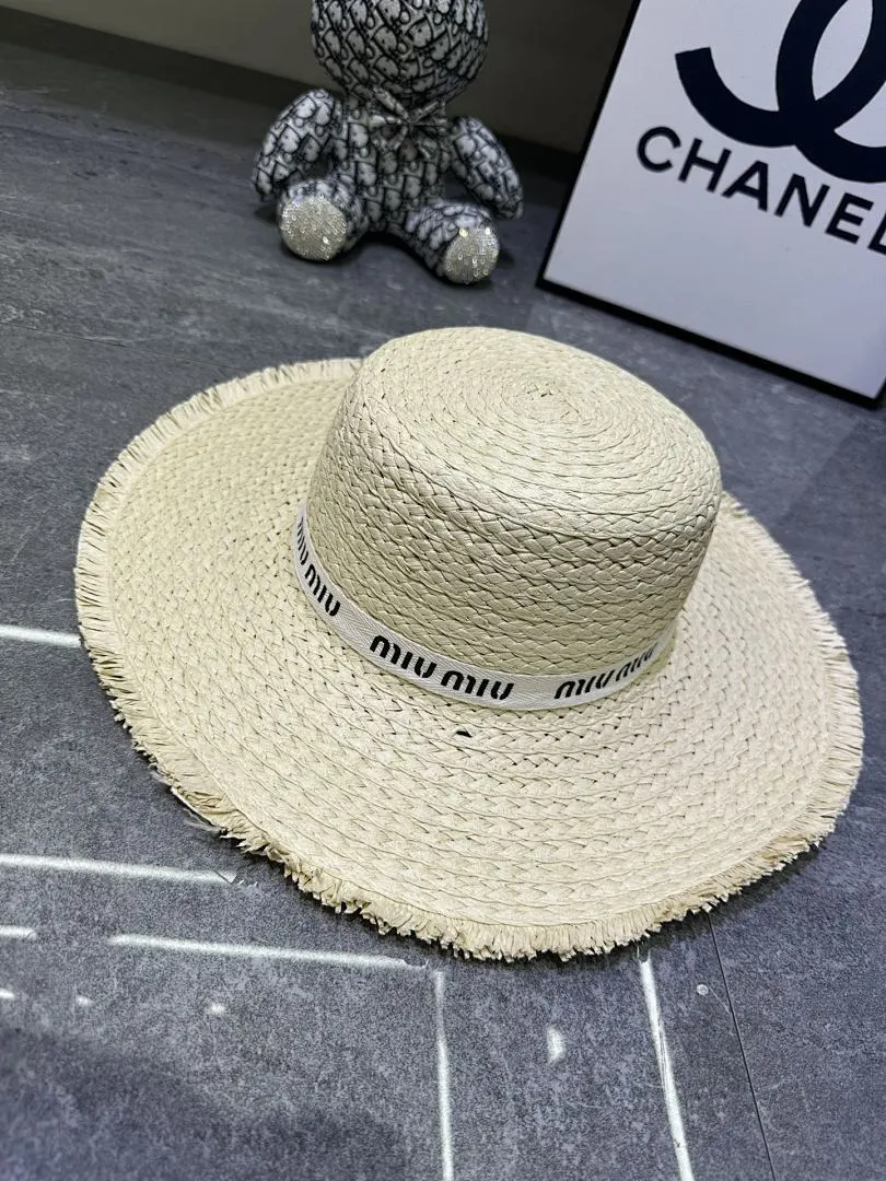 Miumiu 爆款编织大檐平顶帽