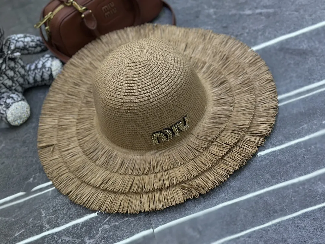 Miumiu 爆款裙边大檐帽