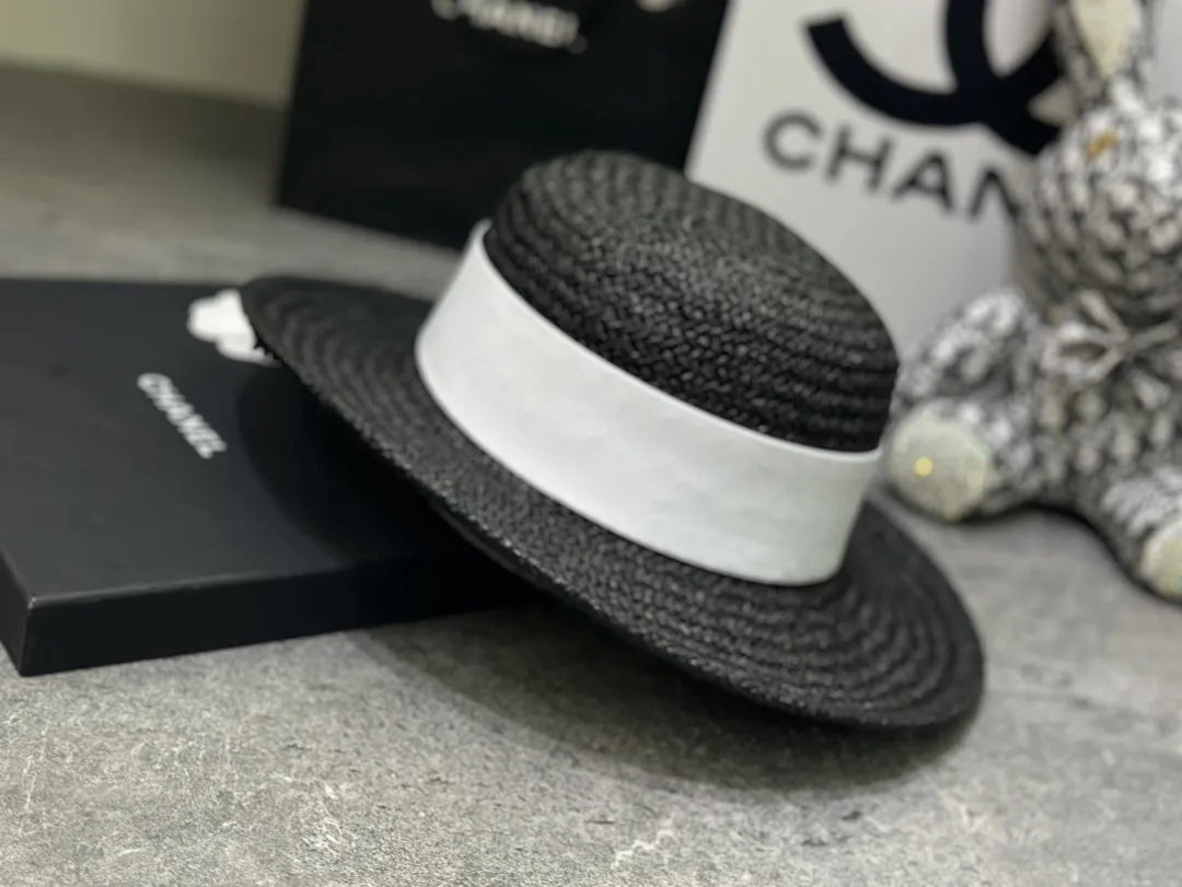 Miumiu 拉菲草平顶帽