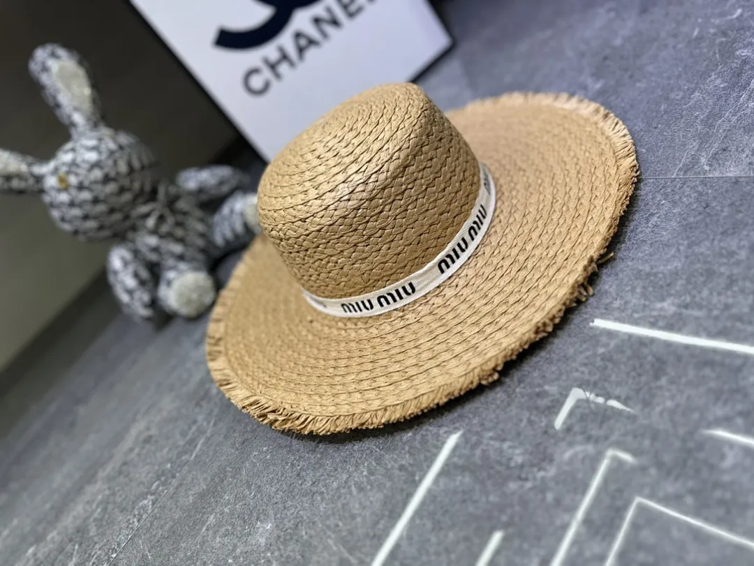 Miumiu 爆款编织大檐平顶帽