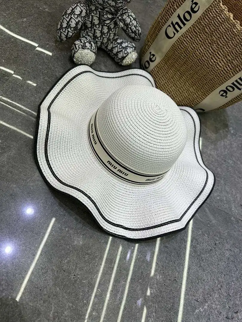 Miumiu 爆款蕾丝波浪边大檐帽