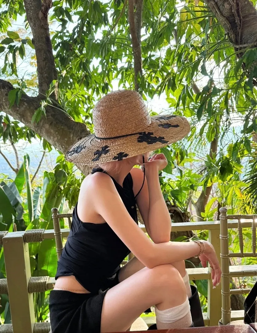 跑量🉐115 定制款，不退换！ 上新ꫛꫀꪝ ❥—— 🆕超赞克罗心十字架麦秆草大边盆帽 🪄少量现货 赶快报单 🖤出游度假拍照必备单品 📸超级出片