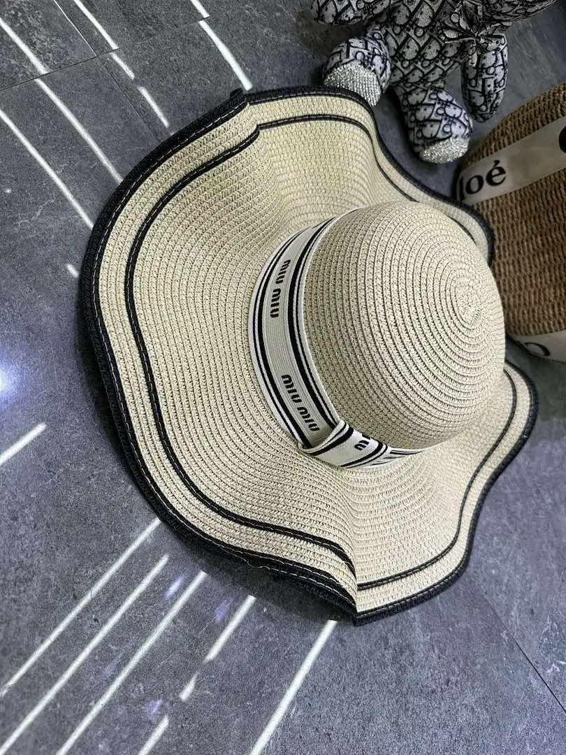 Miumiu 爆款蕾丝波浪边大檐帽