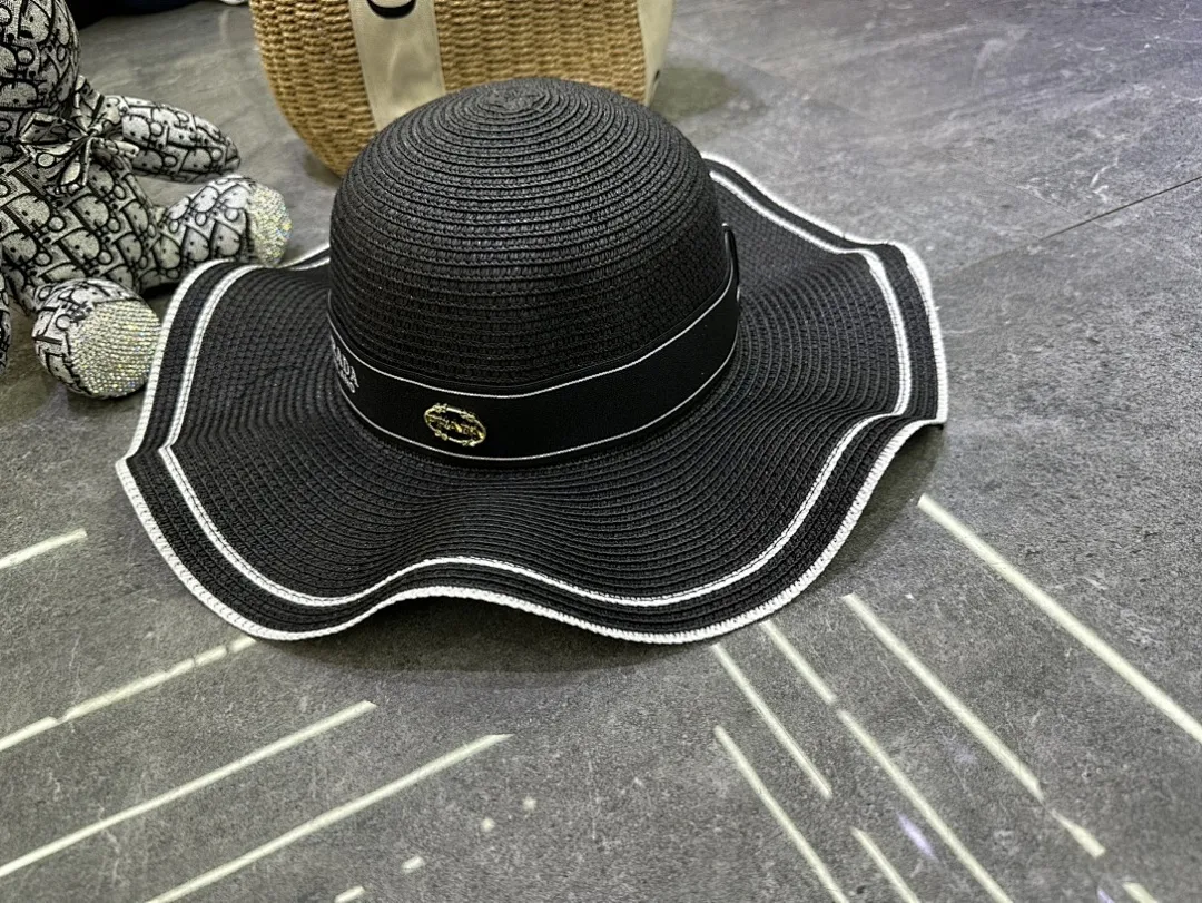 普拉达爆款蕾丝波浪边大檐帽