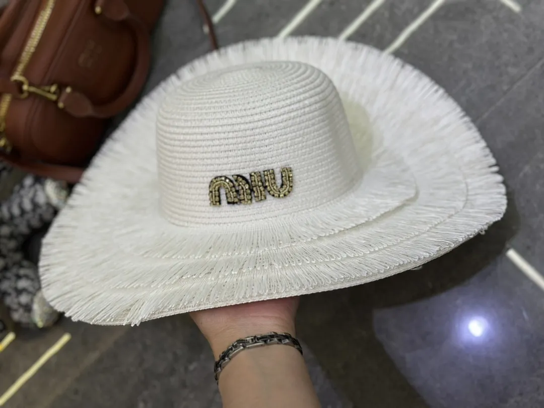 Miumiu 爆款裙边大檐帽