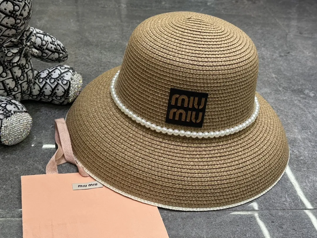 Miumiu 爆款珍珠logo灯罩帽