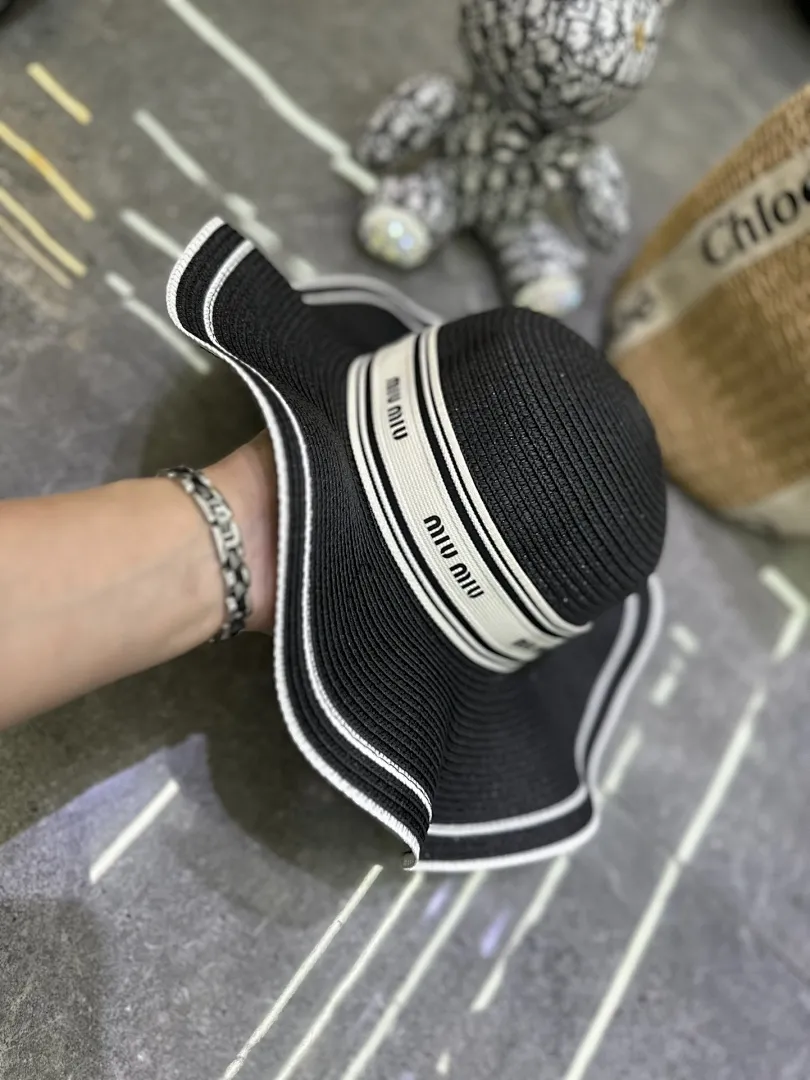 Miumiu 爆款蕾丝波浪边大檐帽