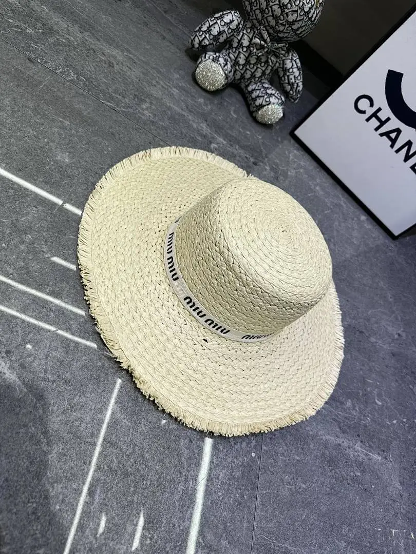 Miumiu 爆款编织大檐平顶帽