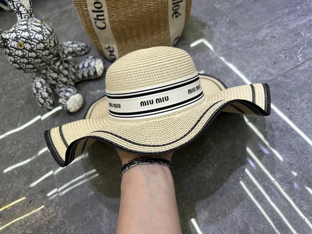 Miumiu 爆款蕾丝波浪边大檐帽
